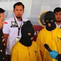 Kapolres Jakarta Utara, Kombes Pol Budhi Herdi Susiantosaat rilis 2 pelaku pemalsuan KIR.(yahya)