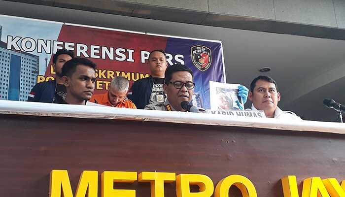 Kabid Humas Polda Metro Jaya Kombes Pol Argo Yuwono (tengah), di Polda Metro Jaya, Jakarta Selatan, Senin (11/11/2019). (firdha)