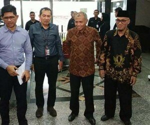 Ketua KPK Agus Rahardjo serta dua Wakil Ketua KPK, Laode M. Syarif dan Saut Situmorang mendaftarkan permohonan uji materi di MK. (ikbal)