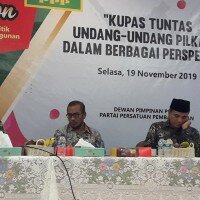 Plt Dirjen Politik dan Pemerintahan Umum Kementerian Dalam Negeri, Bahtiar (kiri). (ikbal)