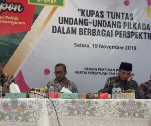 Plt Dirjen Politik dan Pemerintahan Umum Kementerian Dalam Negeri, Bahtiar (kiri). (ikbal)