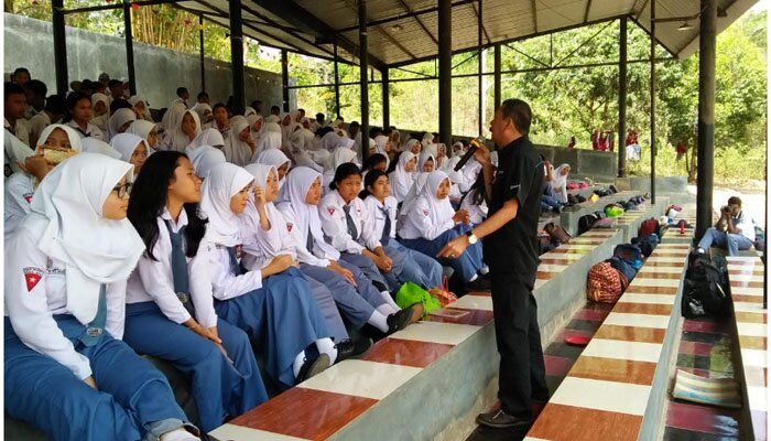 Siswa di Lampung mengikuti sosialiasi tentang hoax.