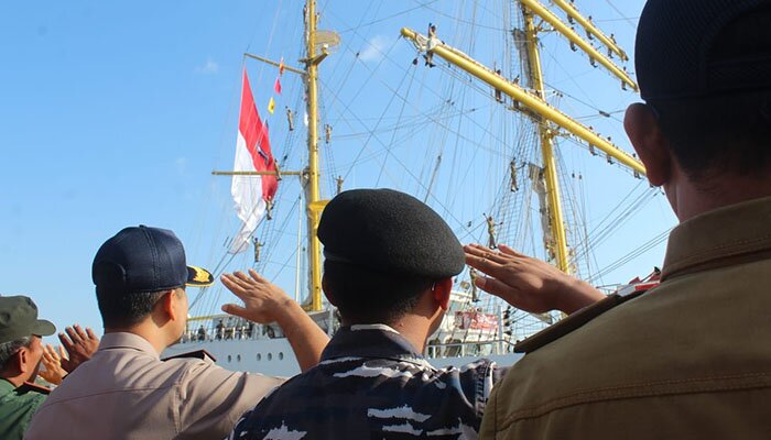 Lanal Banyuwangi Lepas KRI Bima Suci di Pelabuhan Tanjung Wangi. (ist)