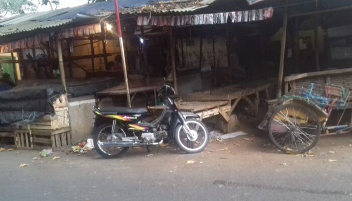 Salah satu kondisi lapak los yang sempat dijadikan tempat bermain judi di Pasar Kemiri Muka, Depok. (anton)