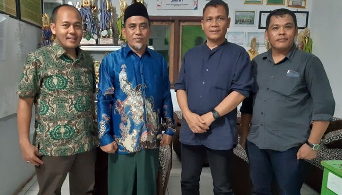 Pembina Laskar Umat Islam Banten (LUIB), Ustad Enting Abdul Karim.