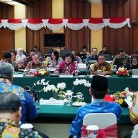 Menteri LHK Siti Nurbaya rapat konsultasi teknis fungsional dengan sejumlah gubernur serta bupati/walikota, di Jakarta.