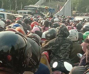Kemacetan panjang terjadi di kedua ruas jalan di puncak Sabtu (9/11/2019).