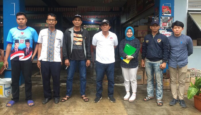 Penata Madya Pelayanan BPJAMSOSTEK Jakarta Sudirman Masayu Aminah M L, saat mendatangi lokasi kerja almarhum di Rusun Marunda Cilincing, Jakarta Utara.(Ist)