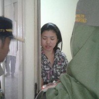 Satpol PP Kecamatan Kalideres mendata tempat kos di kawasan Pegadungan, Jakbar. (Rachmi)