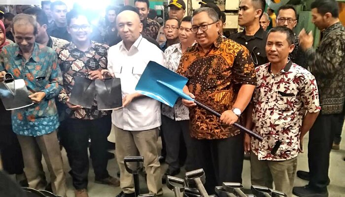 Menteri Koperasi dan UKM, Teten Masduki saat kunjungan kerja ke Sukabumi.
