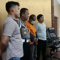 Anggota Ormas yang memeras pedagang diringkus anggota Reskrim Polrestro Bekasi Kota. (saban)