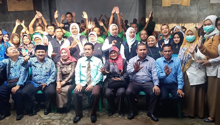 Kepala Dinas Sosial Kota Bekasi H Ahmad Yani saat berkinjung ke panti rehabilitasi Jamrud Biru.