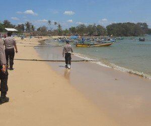Anggota yang melakukan penyisiran