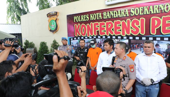 Kapolres Bandara Soekarno-Hatta, AKBP Arie Ardian Rishadi saat gelar perkara pelaku dodos tas penumpang pesawat.(Imam)