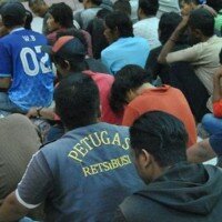 Sejumlah preman yang berkedok anggota Ormas, diamankan di Mapolrestro Bekasi Kota. (saban)