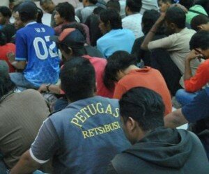 Sejumlah preman yang berkedok anggota Ormas, diamankan di Mapolrestro Bekasi Kota. (saban)