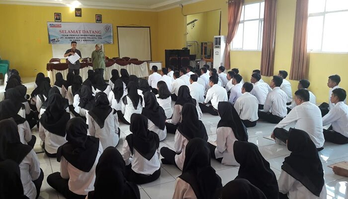Program Bursa Kerja Khusus (BKK) yang dilakukan Disnakertrans Kabupaten Serang bekerja sama dengan perusahaan.
