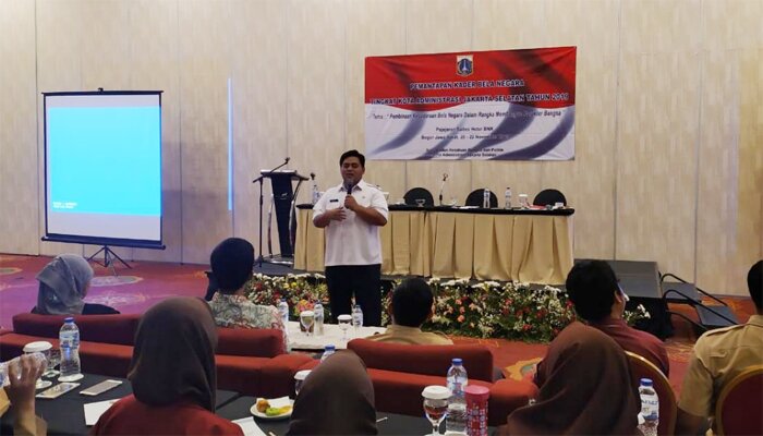 Kasie Intel PN Jaksel saat memberikan pemaparan bahaya radikalisme dan dan aliran sesat keagamaan. (wandi)