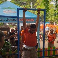 Satpol PP Jakarta Utara mengikuti latihan pembinaan fisik, salah satunya dengan cara Full Up. (deny)