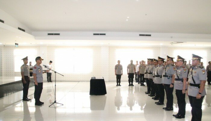Kapolres Jakpus Kombes Harry melantik dua kapolsek serta tahti dan kabag sumda.(silaen)