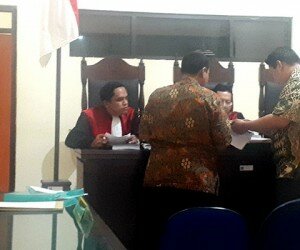 Suasana sidang gugatan perdata PT Zhong Min Hydro terhadap mantan Kades Mekarsari Jafar Rusdiana dan PT Kemilau Rejeki.