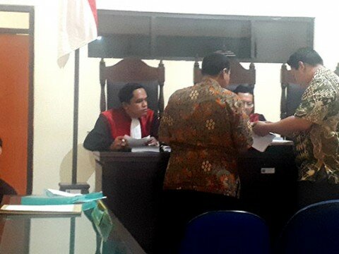 Suasana sidang gugatan perdata PT Zhong Min Hydro terhadap mantan Kades Mekarsari Jafar Rusdiana dan PT Kemilau Rejeki.