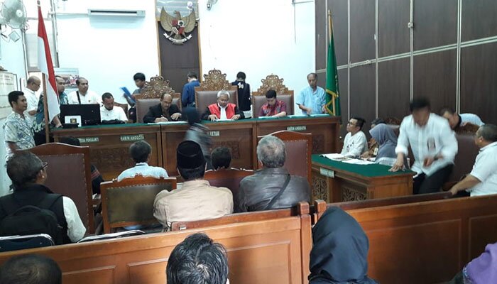 Para pelaku pelanggaran sedang mengikuti sidang di PN Jakarta Selatan. (wandi)