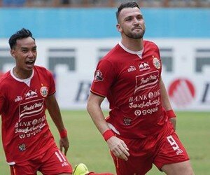 Marcko Simic rayakan gol setelah melesakkan bola ke gawang Borneo FC.