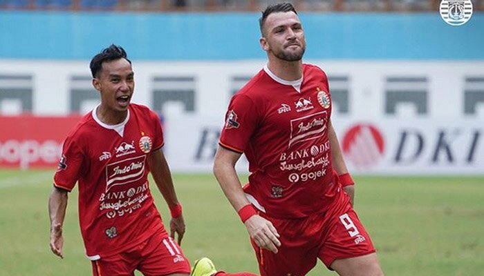 Marcko Simic rayakan gol setelah melesakkan bola ke gawang Borneo FC.