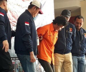 Pelaku penyiraman air keras FY dibawa ke Polda Metro Jaya. (firdha)