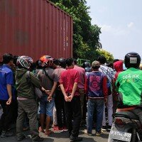 suasana tempat siswa SMKN 49 yang tewas terlindas truk. (Ifand)