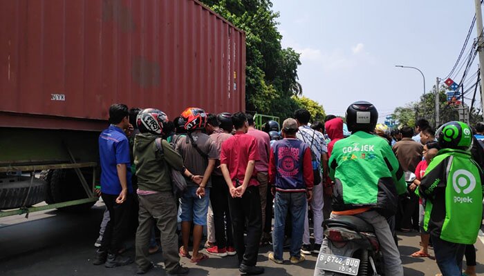 suasana tempat siswa SMKN 49 yang tewas terlindas truk. (Ifand)