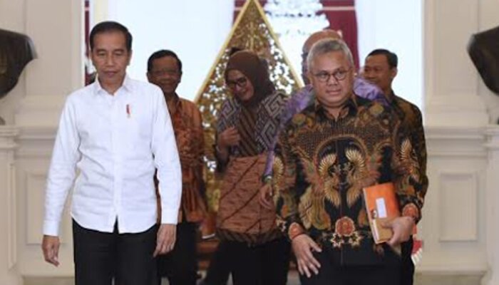 Presiden Jokowi saat menerima pimpinan KPU di Istana Merdeka, Jakarta, (ist)