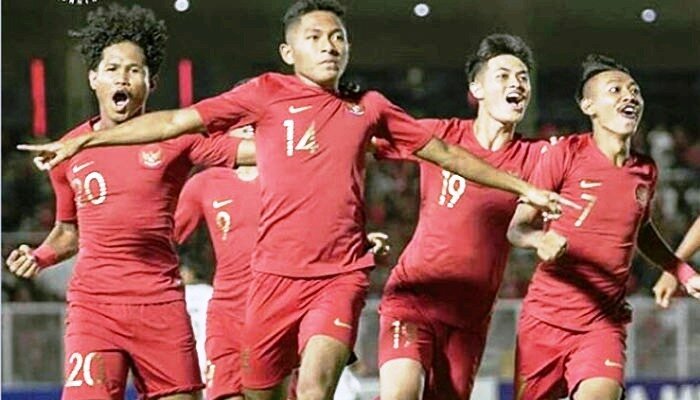Pemain-pemain TImnas U-19 (Garuda Muda) rayakan gol kemanangan. (ist)