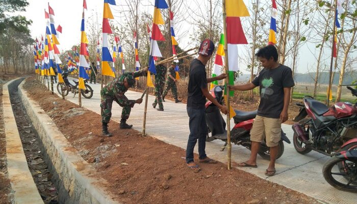 Dalam waktu singkat, jalan desa Cisaat-Ciparungsari mulus. (dadan)