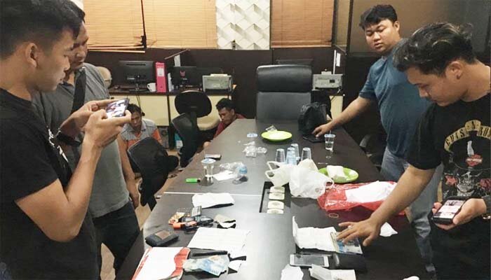 Tim gabungan Ditreskrimum mengumpulkan barang bukti judi togel dari 3 pengepul. (ist)