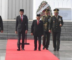 Presiden Jokowi saat memimpin upacara Peringatan Hari Pahlawan tahun 2019. di Taman Makam Pahlawan Nasional Utama Kalibata, Jakarta Selatan (ist)
