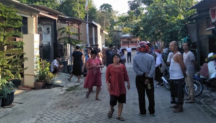 Aksi pencurian motor menjadi perbincangan Perumahan Safira, setelah 5 motor dibawa maling. (haryono)