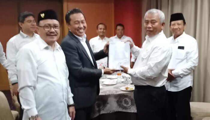 Tim Advokasi Patriot terkait uji materiel KS NIK diterima Walikota Bekasi Rahmat Efendi. (chotim)