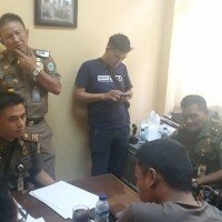 pecatan satpol PP yang ditangkap atas aksi penipuan. (Ifand)