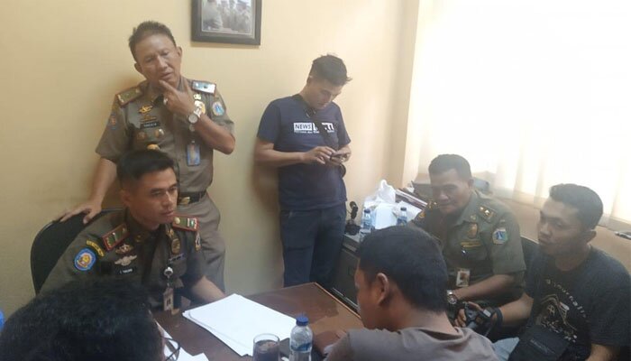 pecatan satpol PP yang ditangkap atas aksi penipuan. (Ifand)