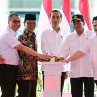 Presiden Jokowi saat meresmikan terminal baru Bandara Internasional Syamsudin Noor di Kota Banjarbaru, Kalimantan Selatan (Kalsel) Rabu (18/12).(ist)