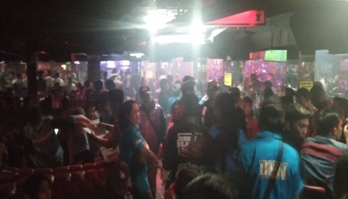 Petugas BNN saat melakukan razia. (ifand)