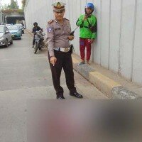 diduga stress seorang pria lompat dari atas Underpass Senen. (silaen)