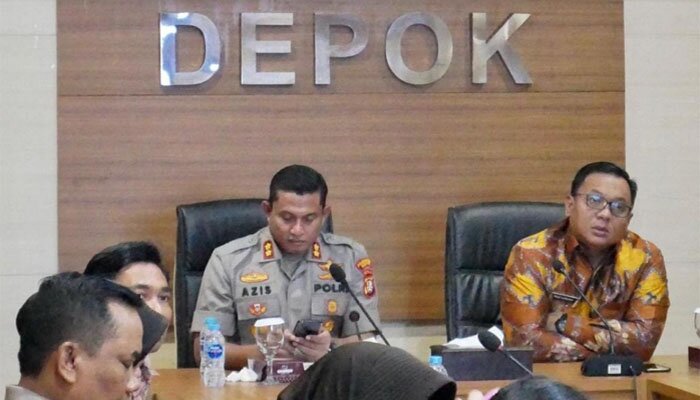 Wakil Wali Kota Depok Pradi Supriatna didampingi Kapolres Depok Kombes Pol Azis Andriansyah saat rapat kordinasi. (anton)