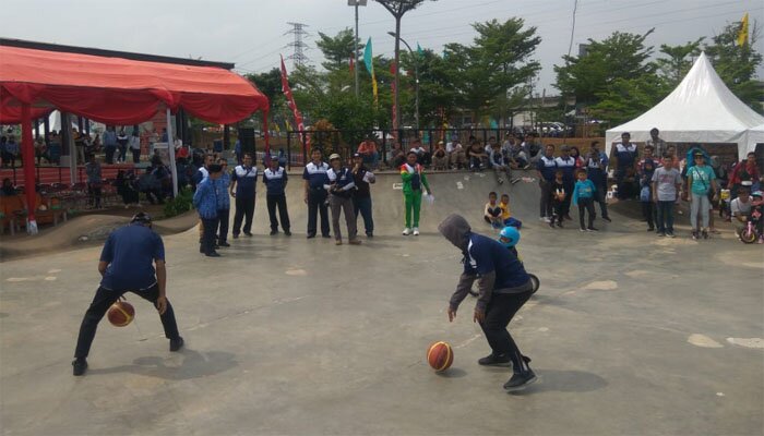 Peserta FORST cabang olahraga milenial tingkat DKI Jakarta 2019 sedang berlaga di RPTRA Kalijodo. (Rachmi)
