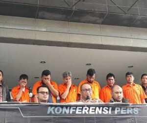 Wakil Direktur Reserse Kriminal Umum Polda Metro Jaya AKBP Dedy Murti (kiri), Kabid Humas Polda Metro Jaya Kombes Pol Yusri Yunus (tengah), di Polda Metro Jaya, Jakarta Selatan, Jumat (20/12/2019).