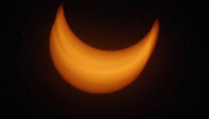 Gerhana Matahari yang terlihat melalui teleskop di Planetarium Jakarta.(rihadin)