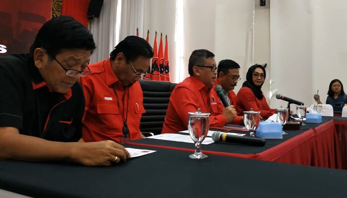 Sekjen PDIP, Hasto Kristiyanto saat jumpa pers. (ikbal)