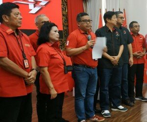 Sekjen PDIP Hasto Kristiyanto bersama jajaran pengurus partai di Kantor DPP PDIP. (ikbal)